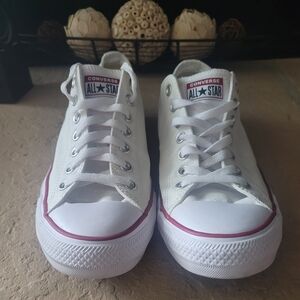 Size 10 (M) 12 (W) Converse Shoes Chuck Taylor All Star Low White Sneakers